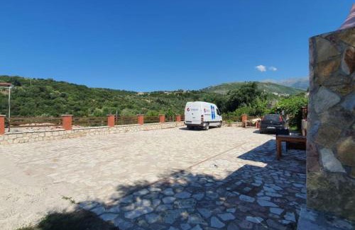 Himare Apartment | Luxury Room 2 - Vila Goro w Pool, Parking and more