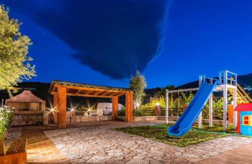 Himare Apartment | Luxury Room 2 - Vila Goro w Pool, Parking and more