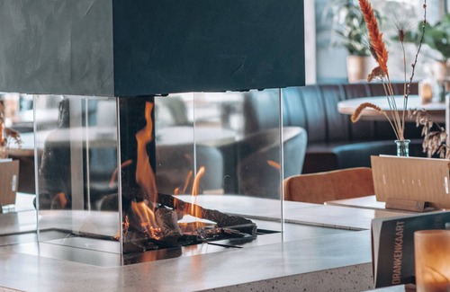 Municipality of West Maas en Waal Hotel | Luxury room with a balcony overlooking De Gouden Ham, offering modern amenities and a serene, picturesque setting.