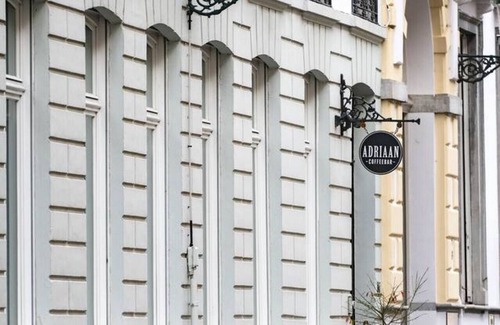 Historical Center Bruges Condo | Luxury room with en suite bathroom - The Safe