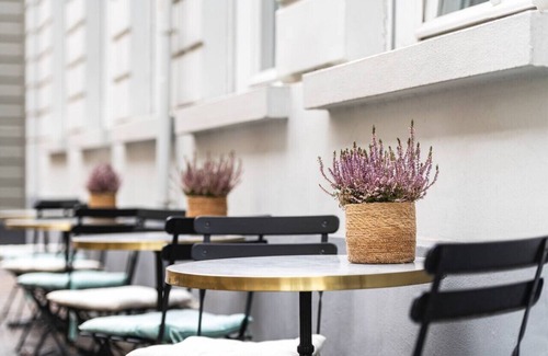 Historical Center Bruges Condo | Luxury room with en suite bathroom - The Safe