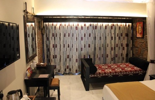Maasai Mara Cabin | Luxury Room with Pool & Parking | Maasai Mara Safari Lodge Stay