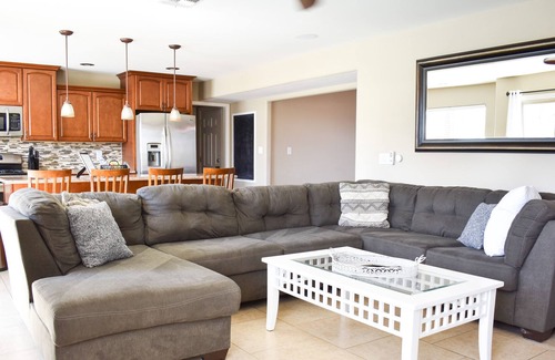 Raskin Estates House | Luxury Scottsdale Private Getaway w/Pool and Putting Green!