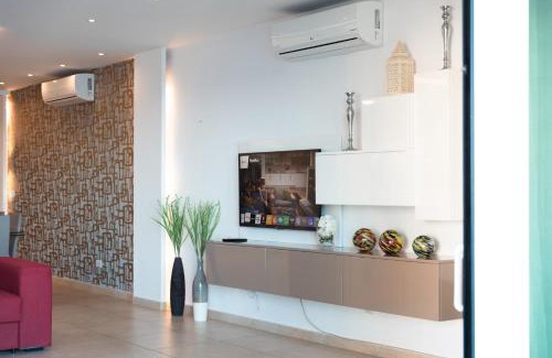 Sliema Apartment | Luxury Seafront 3BR with Pool by ArcoBnb