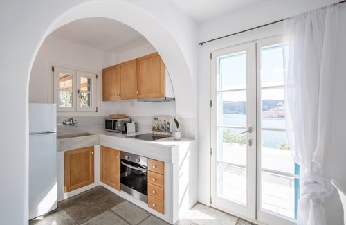 Kithnos Apartment | Luxury Seafront Apartment in Loutra Kythnos