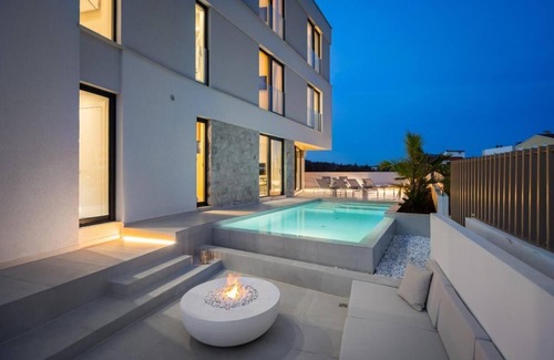 Sukosan Villa | Luxury seafront Villa Noles with heated Pool, Jacuzzi, EV near Zadar