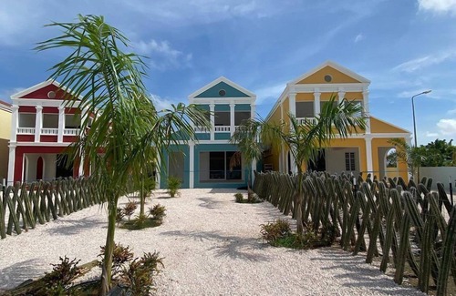 Tera Kora House | Luxury semi-detached water villa with 2 apartments, SUP boards, barbecue, and access to a shared pool, jacuzzi on the terrace (ground floor), and air conditioning in bedrooms and living room.