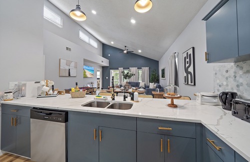 Vamo House | Luxury Sietsa Key Beach Home Away from Home