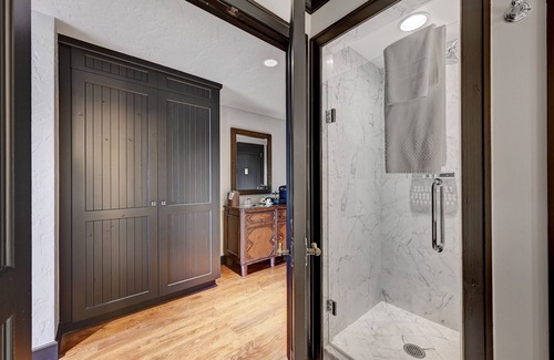 Avon Resort | Luxury Ski in and out Queen beds room @Ritz-Carlton