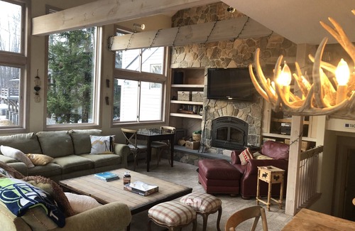 Ludlow House | Luxury Ski Town House. 3 Floors.Slopeside 2200 Square Feet