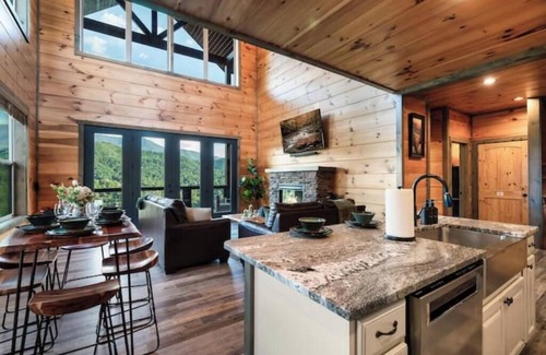 Gatlinburg Cabin | Luxury Smoky Mtn Cabin 3 King Suites Epic Views