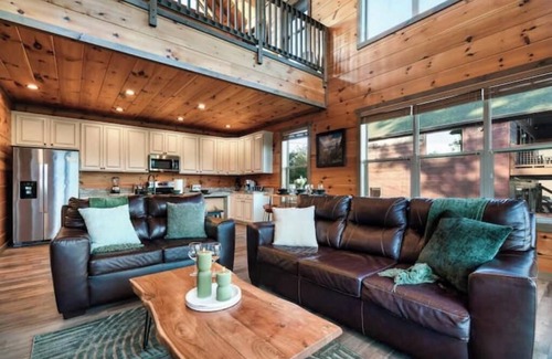 Gatlinburg Cabin | Luxury Smoky Mtn Cabin 3 King Suites Epic Views