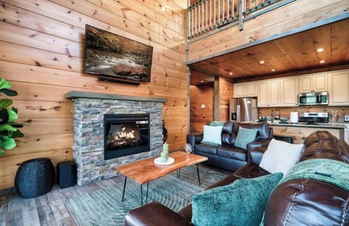 Gatlinburg Cabin | Luxury Smoky Mtn Cabin 3 King Suites Epic Views