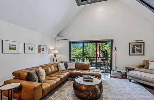 West Hartford Condo | Luxury Snow Village Ski-In/Out, Golf & Club Access