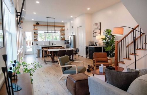 East Hill House | Luxury Spa Retreat, Sauna, Hot Tub-Monthly