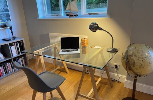 East Molesey Cottage | Luxury, space and a great location