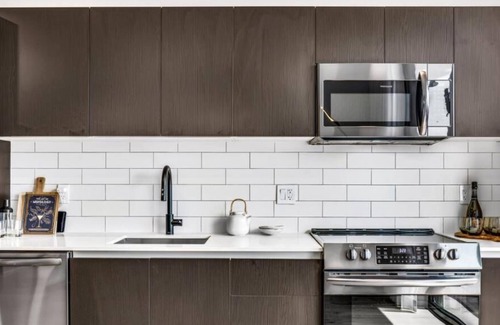 Downtown Miami House | Luxury Space with Fully-equipped Kitchens Near South Beach! Pets Allowed, Pool
