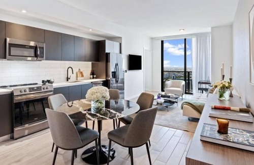 Downtown Miami House | Luxury Space with Fully-equipped Kitchens Near South Beach! Pets Allowed, Pool