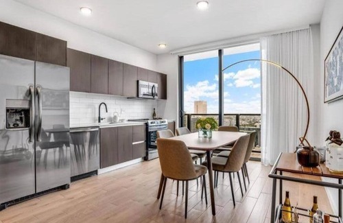 Downtown Miami House | Luxury Space with Fully-equipped Kitchens Near South Beach! Pets Allowed, Pool
