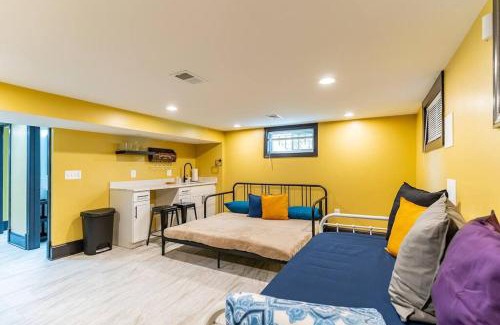 Fairlawn House | Luxury spacious charming DC row house plus free parking