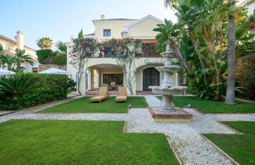 New Golden Mile Villa | Luxury stay at Villa Maria in El Paraiso Spain