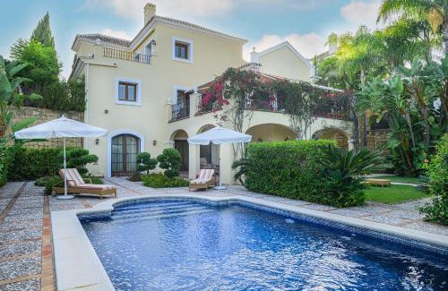 New Golden Mile Villa | Luxury stay at Villa Maria in El Paraiso Spain
