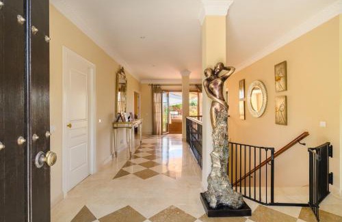New Golden Mile Villa | Luxury stay at Villa Maria in El Paraiso Spain