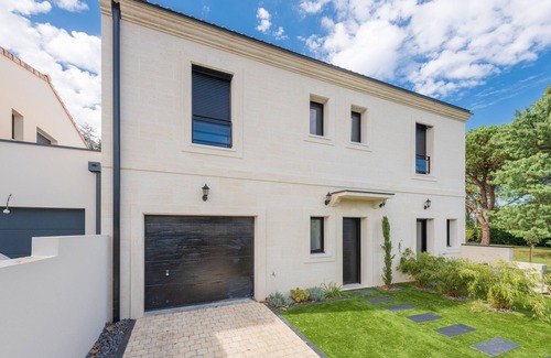 Pessac House | LUXURY STONE HOUSE IN THE HEART OF THE BORDEAUX VINEYARDS