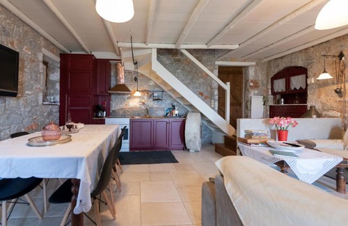 Diasella House | Luxury Stonehouse Verga