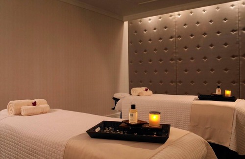 Quinns Rocks Apartment | Luxury studio 1 bedroom, 1 bathroom close to local amenities.