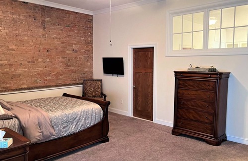 Flat Rock Condo | Luxury Studio Condo