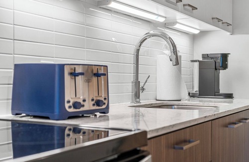 Lower Allston Apartment | Luxury Studio near Harvard 0625