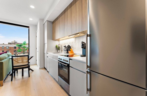 D Street - West Broadway Apartment | Luxury Studio Next to Broadway 3331