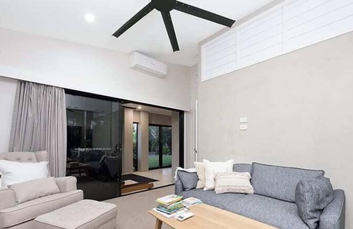 Alligator Creek House | Luxury Style Living 20 minutes from CBD