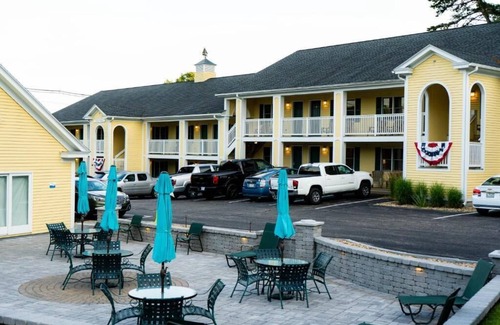 Ogunquit Apartment | Luxury Suite walk to Ogunquit Foot Bridge Beach lounge by the Heated Indoor Pool