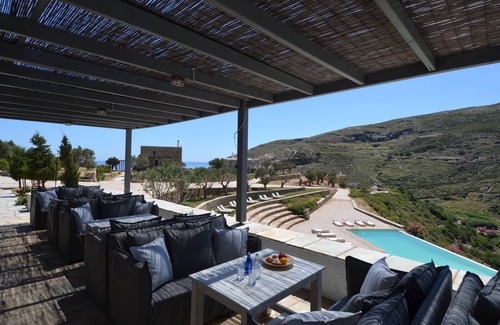 Andros Apartment | Luxury Suite with Panoramic Sea View in Zorgos