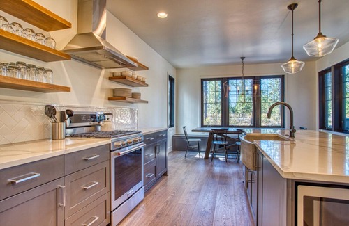 Sunriver House | Luxury Sunriver Lodge, 3 King Suites, SHARC Passes, Hot Tub, EV, Sleeps 16!