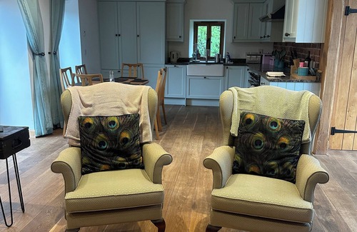 Cullompton House | Luxury Three Bed Barn Conversion, Idyllic setting, cosy barn w/woodburner, Devon