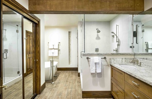 Deer Valley Condo | Luxury Three Bedroom Suite with Mountain Views and Three Hot Tubs 3 Apartment Hotel by RedAwning