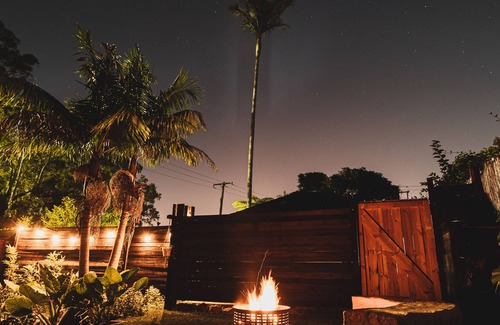 Cardiff Bed & Breakfast | Luxury Tiny home, Outdoor bath, Infrared Sauna, Fire pit