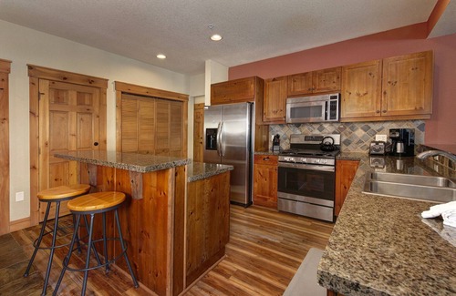 Keystone Condo | Luxury Townhome Just Steps to the Pool, The Exclusive Settlers Creek