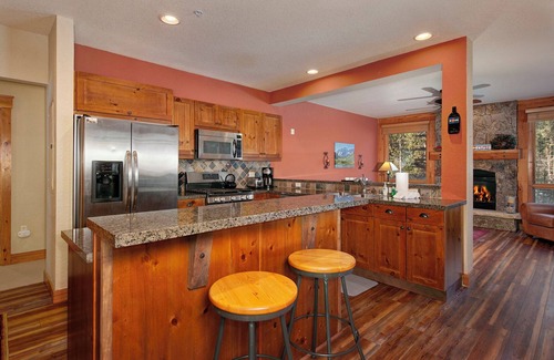 Keystone Condo | Luxury Townhome Just Steps to the Pool, The Exclusive Settlers Creek