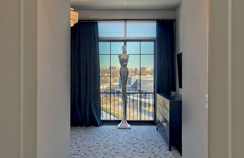 Greenville House | Luxury Townhome Walking Distance to Downtown