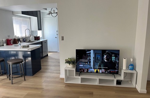 Forestview House | Luxury Townhouse with AC, SmartTV, and Free Parking!