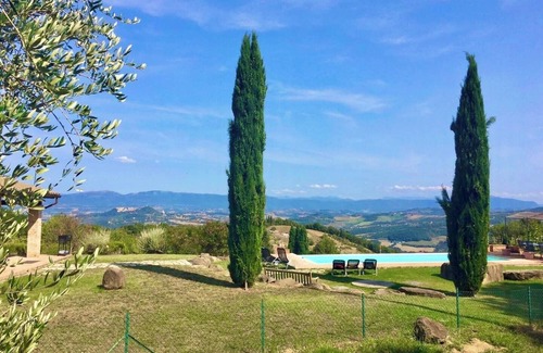 Quadro Villa | Luxury traditional Villa with private infinity pool. Stunning views of Todi