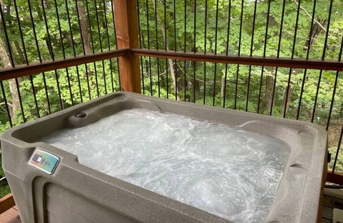 Millersburg Cabin | Luxury Treehouse @ Berlin Woods