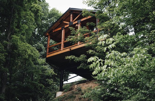 Fredericksburg Cabin | Luxury Treehouse Cabin over Salt Creek - Cabin 1
