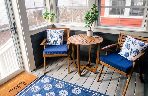New Buffalo House | Luxury vacation cottage - walk to downtown New Buffalo, beach, and heated pool!