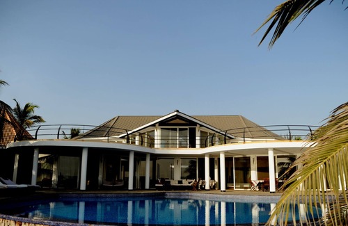 Saly Niakhniakhal Villa | luxury villa on the sea 900m2 swimming pool, billiards, staff available