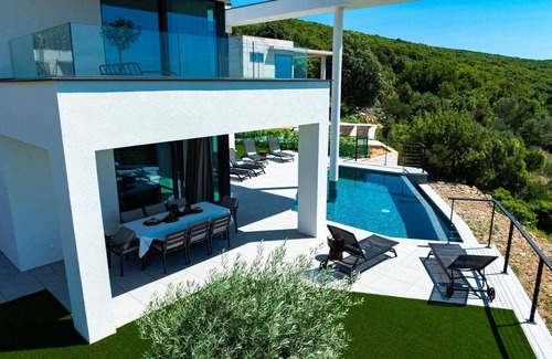 Punat Villa | Luxury villa 45° with infinity pool